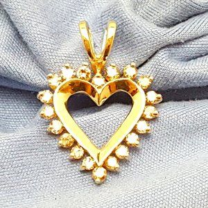 Beautiful 10K Karat Solid Yellow Gold Designer Diamond Heart Charm Pendant